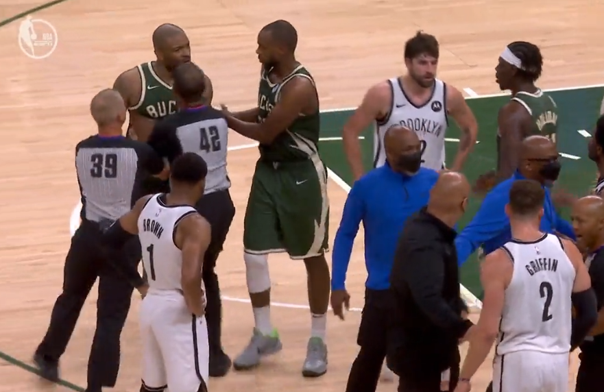  罗马德比爆发冲突，两队球迷冲突导致比赛延期  